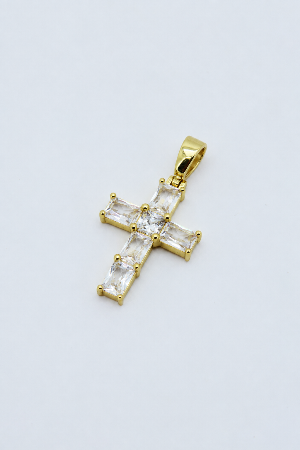 LUCENT CROSS PENDANT