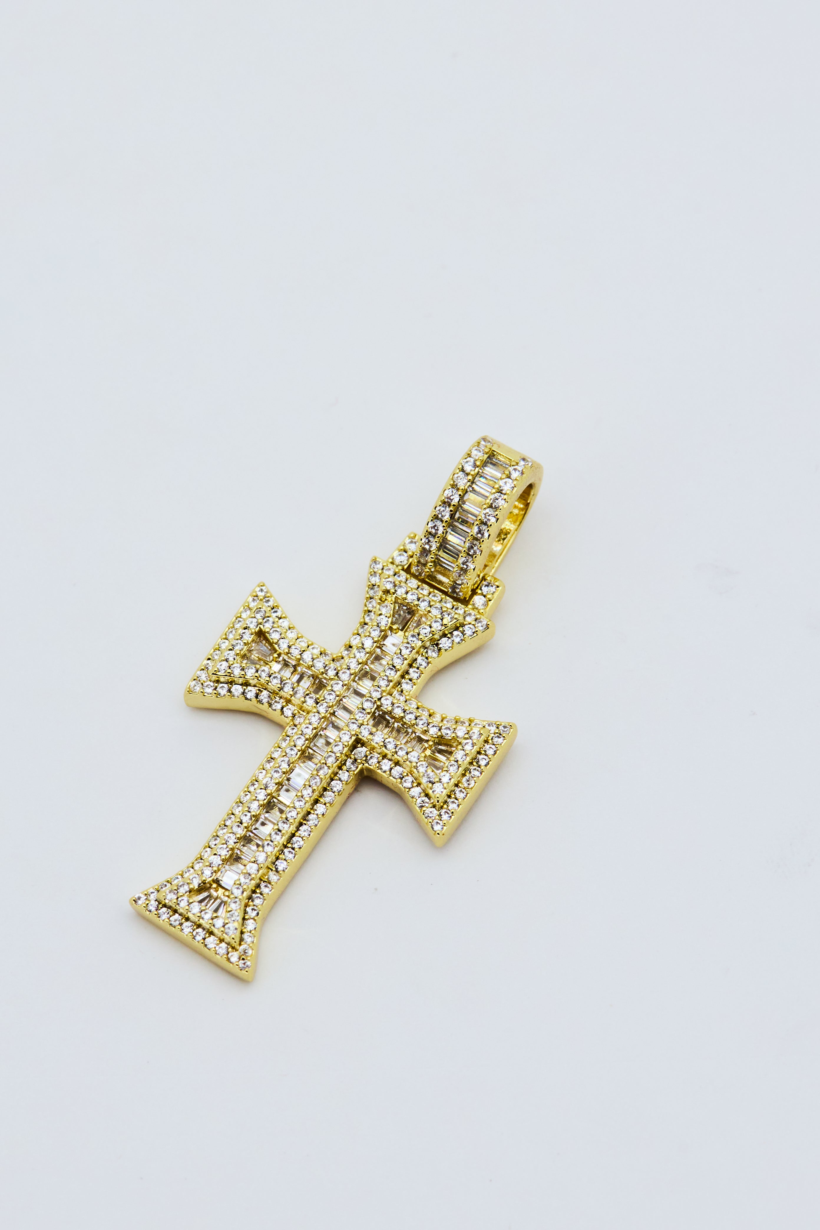ETERNAL CROSS PENDANT