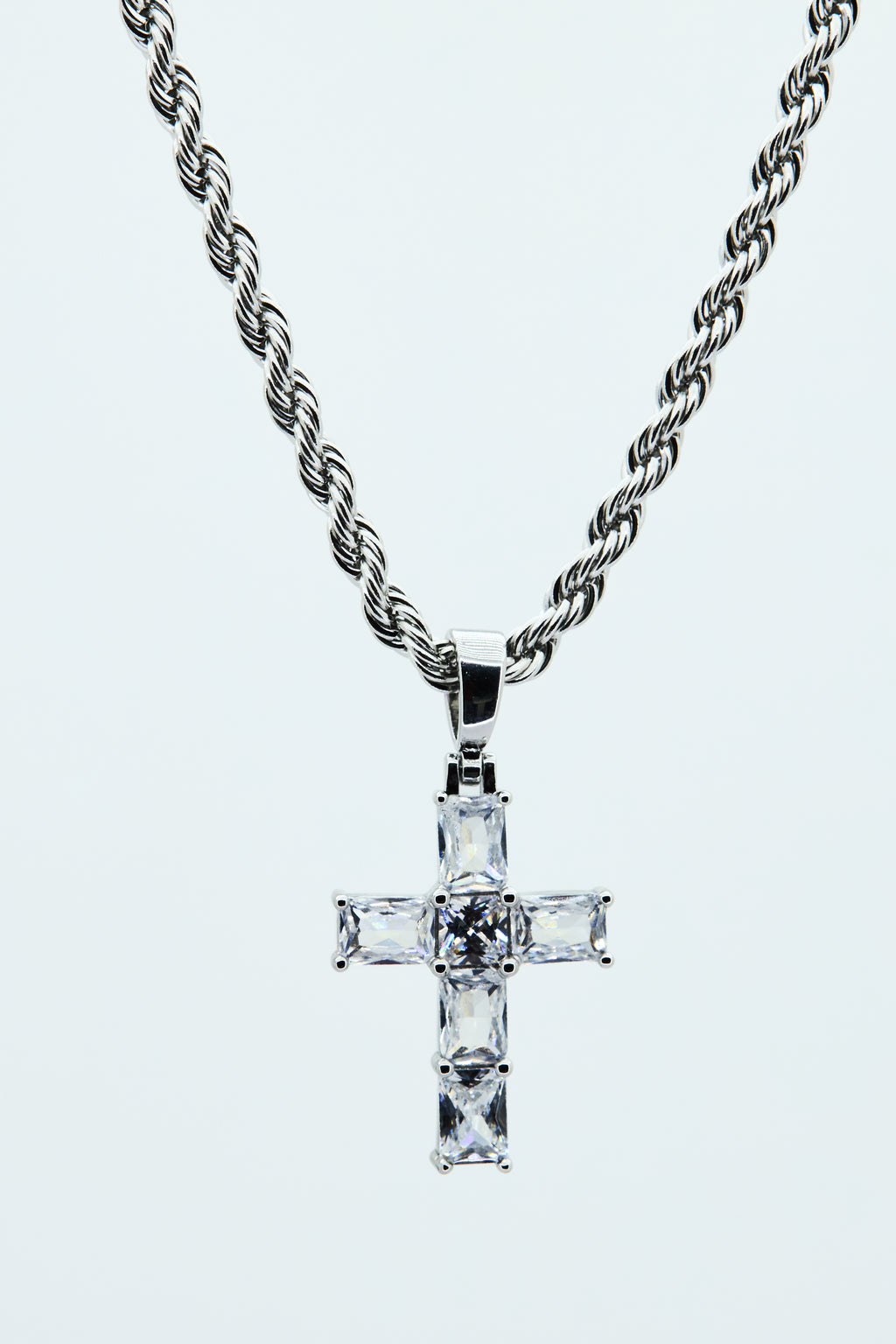 LUCENT CROSS PENDANT