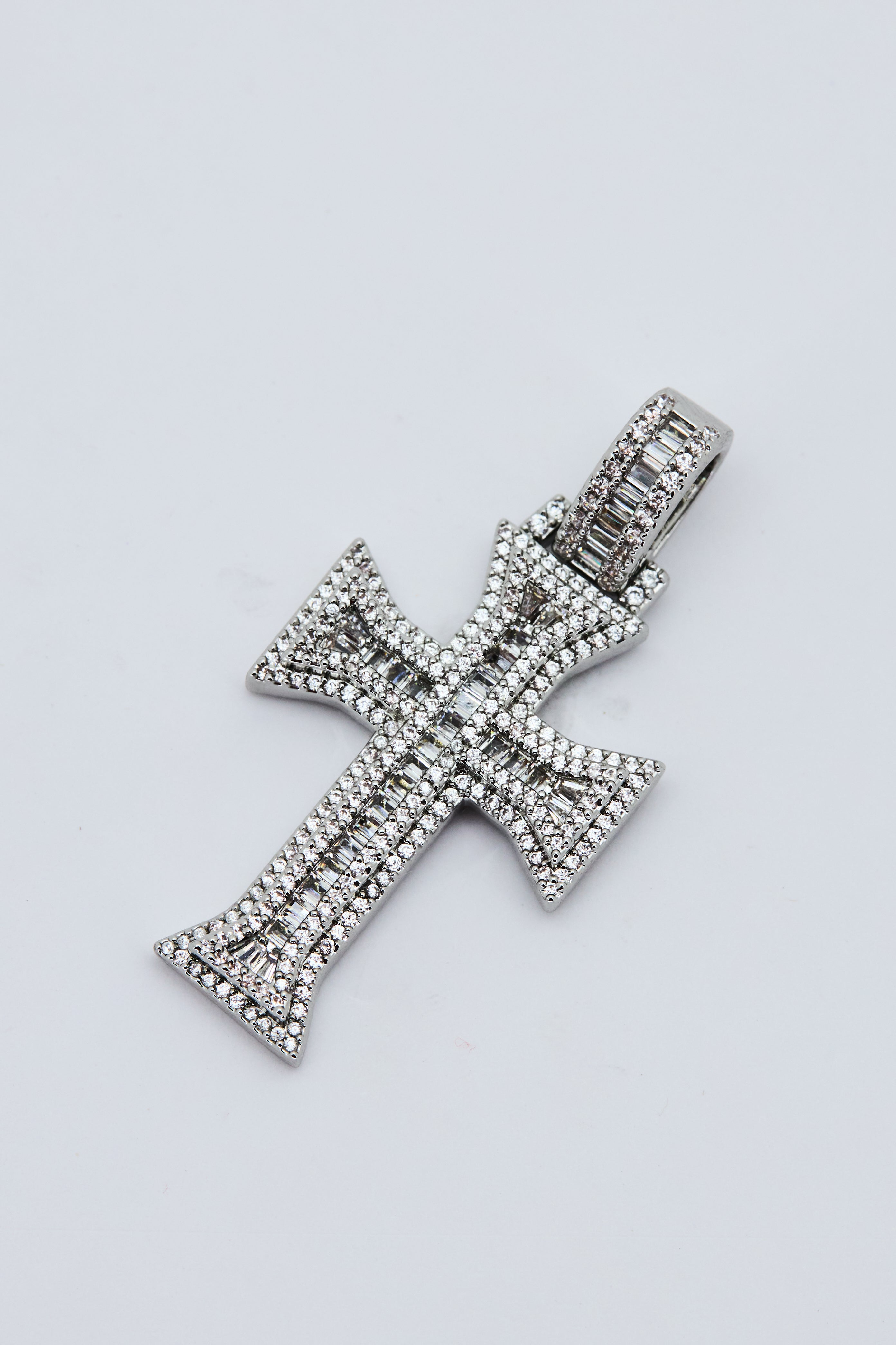 ETERNAL CROSS PENDANT