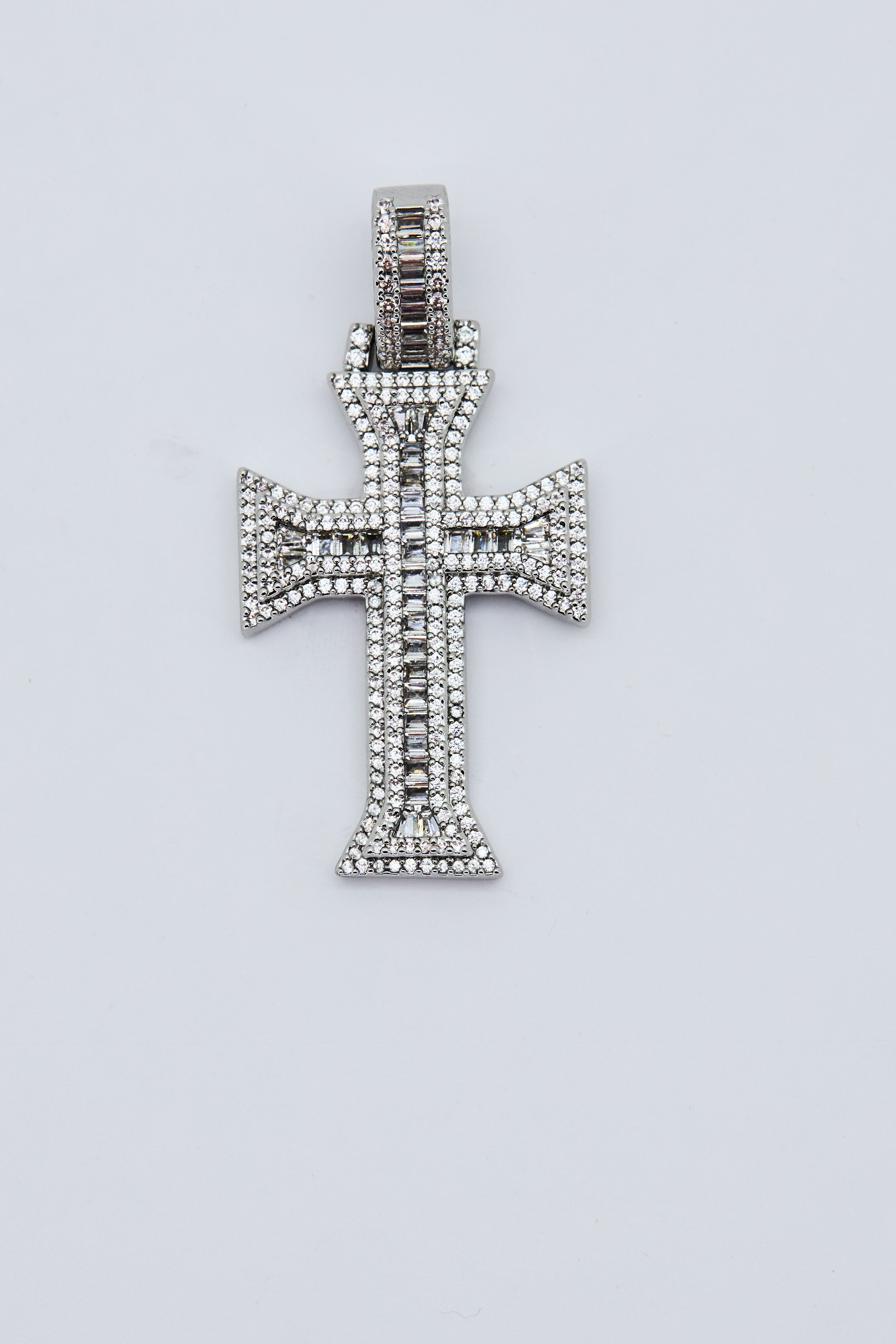 ETERNAL CROSS PENDANT