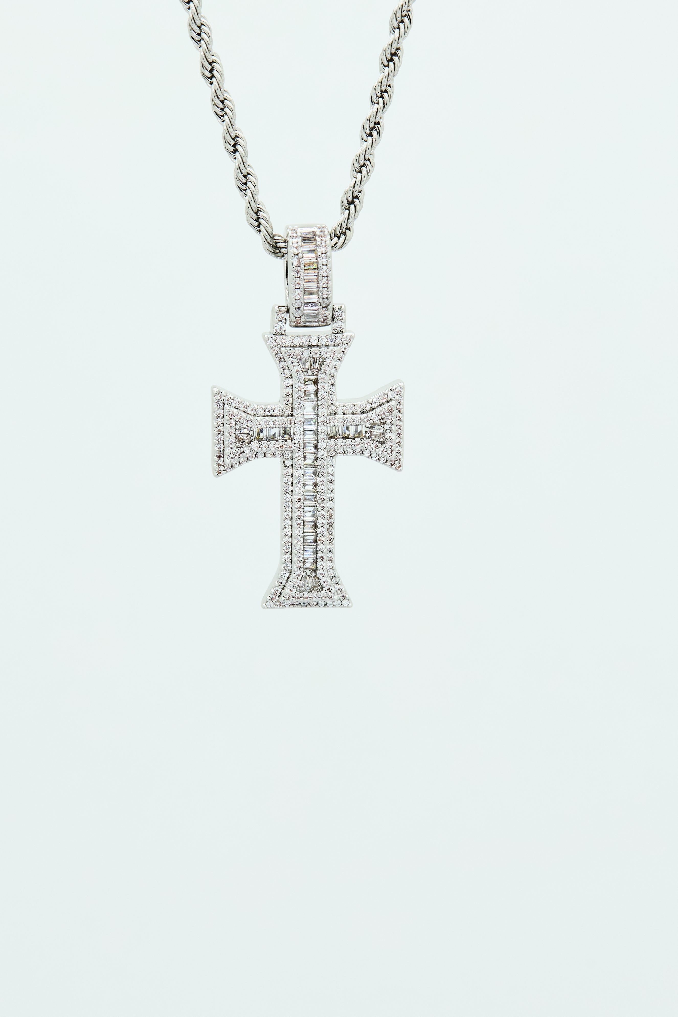 ETERNAL CROSS PENDANT